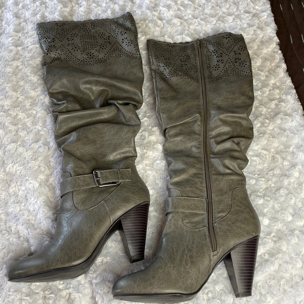 Womens Just Fab Boots  Size 10 W Knee High ZIP up. Laser Cut Detailing
